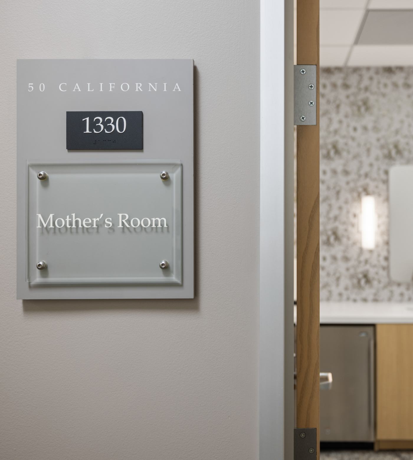 View of door placard identifying mothers room